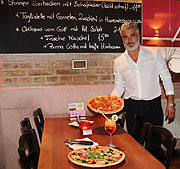 Michelangelo Quaranta heißt dei Gäste im L'Angolo della Pizza schon seit 1999 willkommen (©Foto: Martin Schmitz